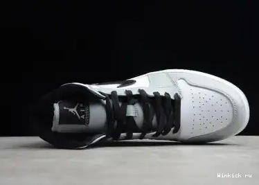 LIGHT SMOKE 1 GREY JORDAN MID AIR 0519